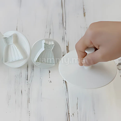 SET. 4 Emporte-pièces avec Poussoir Robes