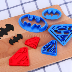 SET. 4 Emporte-pièces Super Héros Batman et Superman