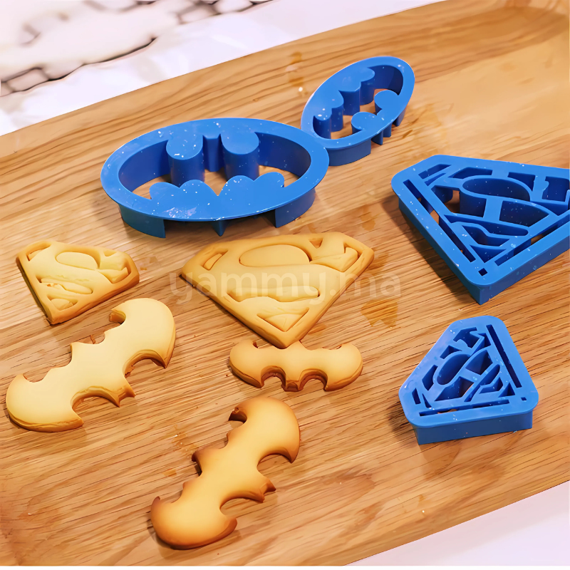 SET. 4 Emporte-pièces Super Héros Batman et Superman