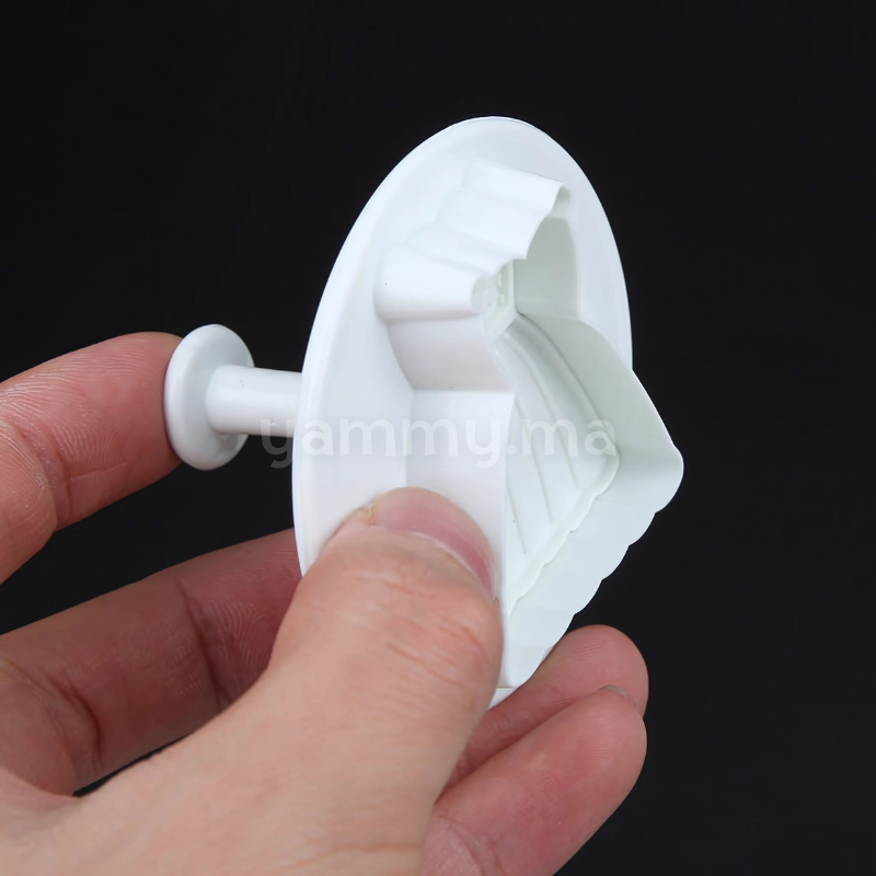 SET. 4 Emporte-pièces avec Poussoir Robes