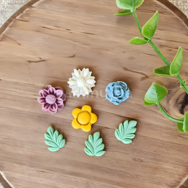 Moule Silicone 4 Mini Fleurs et 3 Feuilles