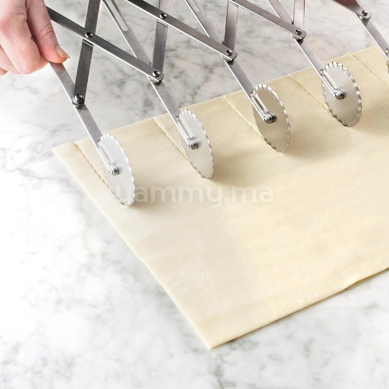 Rouleau et Bicyclette Multicoupe Cannelée 5 Roulettes en Inox - Lacor 68247